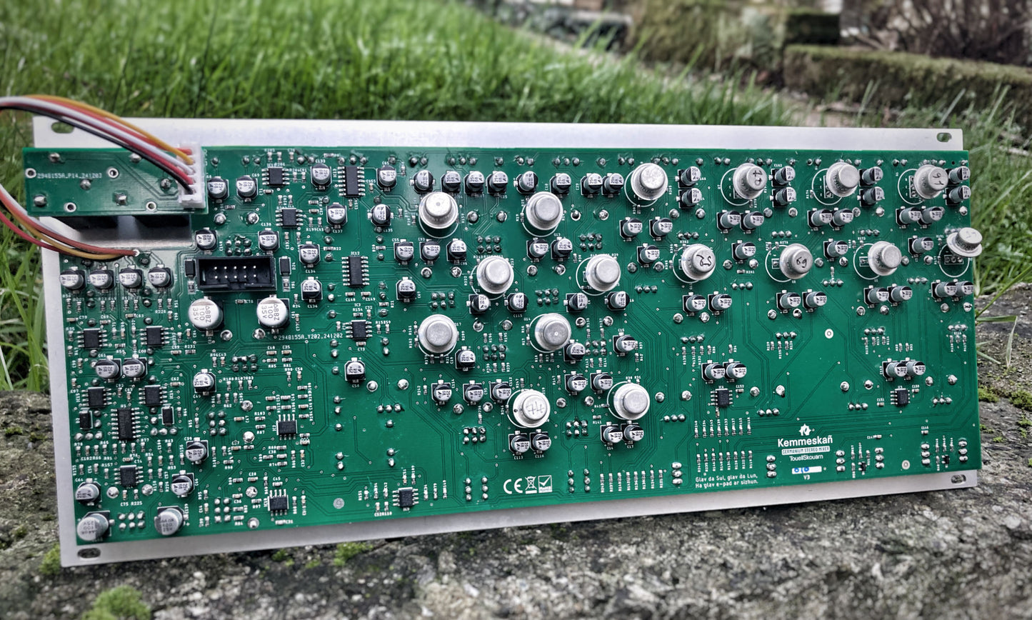 TouellSkouarn - Kemmeskan (Germanium Eurorack Stereo Mixer - 4 x Mono, 2 x Stereo)